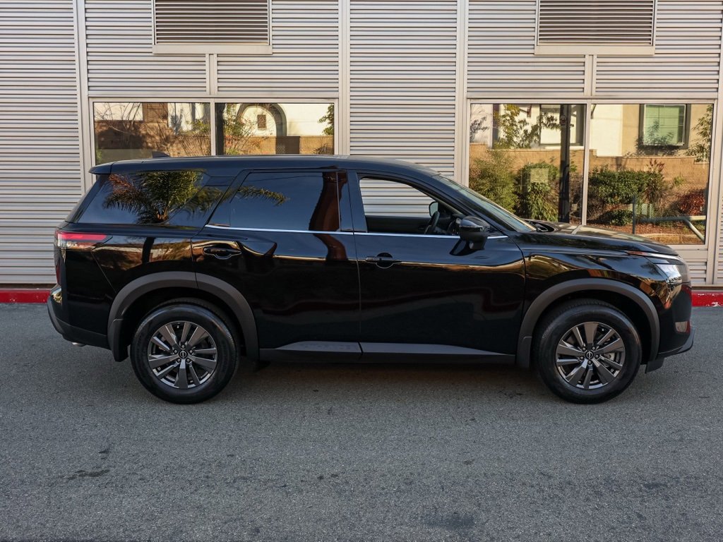 New 2025 Nissan Pathfinder S image 3