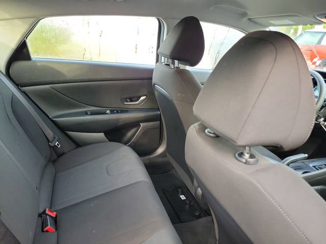 Used 2025 Hyundai Elantra SE image 28