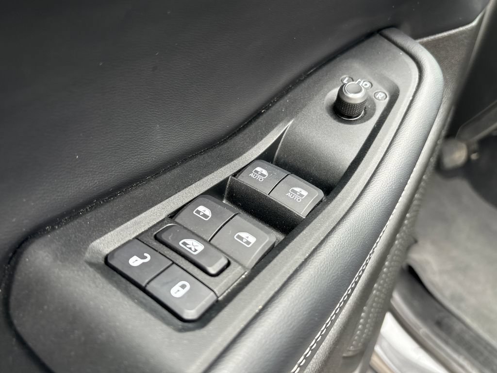Used 2025 Jeep Grand Cherokee L Altitude AWD/4WD image 16