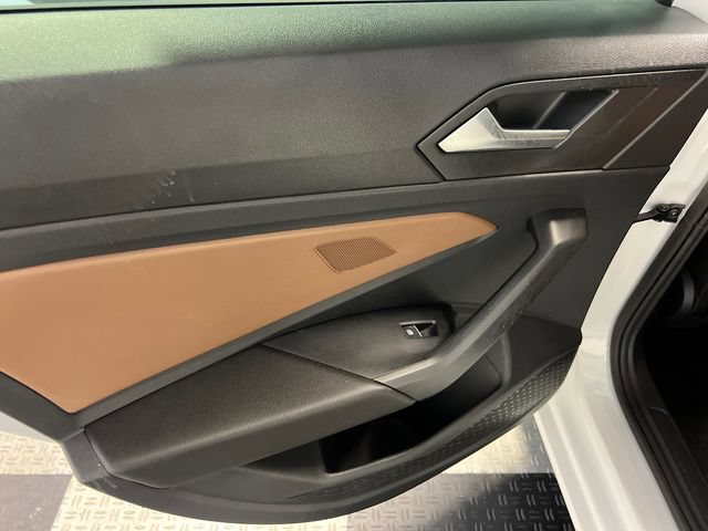 Certified 2025 Volkswagen Jetta SEL FWD image 17