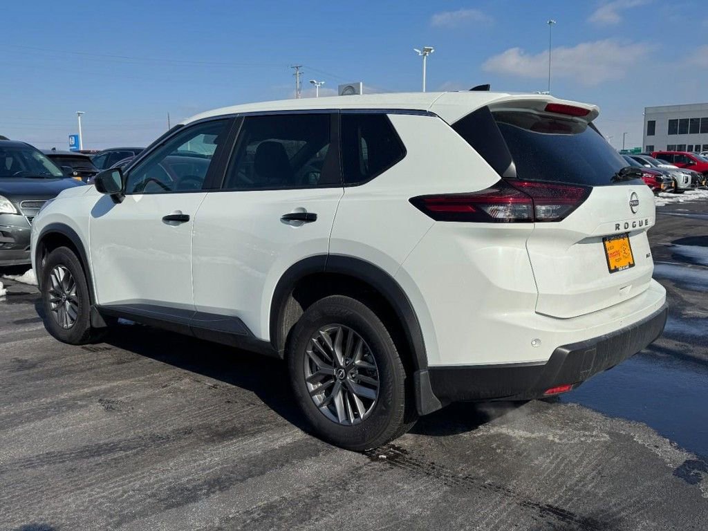 Used 2025 Nissan Rogue S image 5