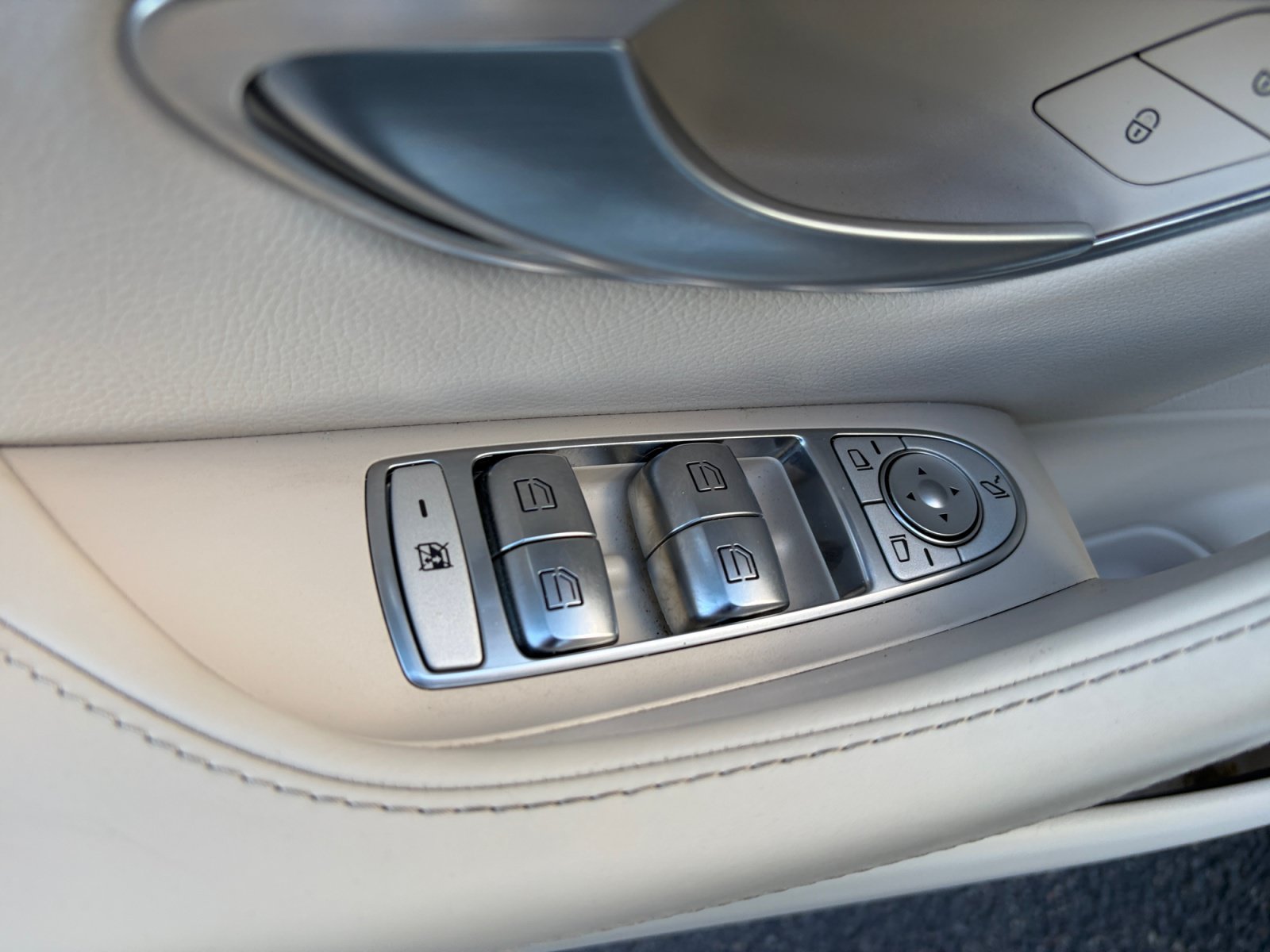 Used 2019 Mercedes-Benz E 300 4MATIC image 13