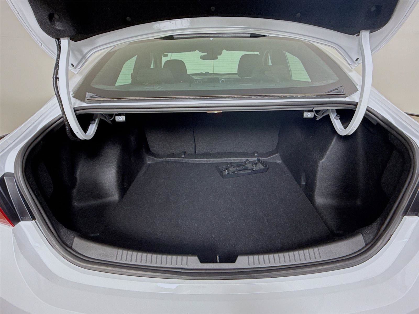 Used 2023 Chevrolet Malibu LT FWD image 25
