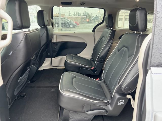 Used 2023 Chrysler Pacifica Limited image 16