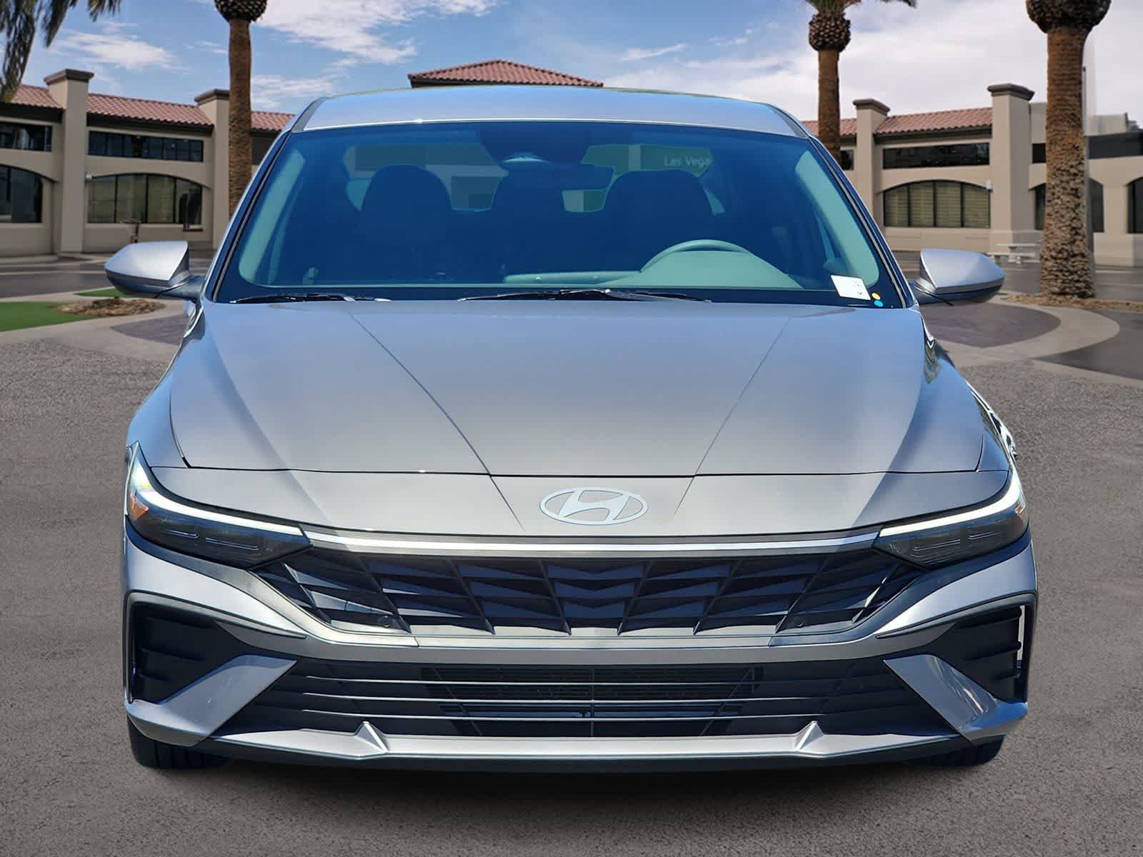 Used 2024 Hyundai Elantra SEL FWD image 3