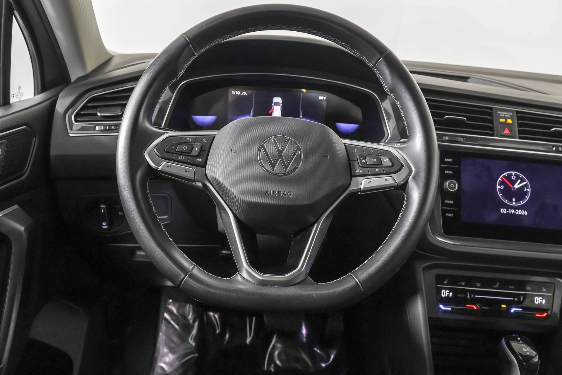 Used 2023 Volkswagen Tiguan SE image 25