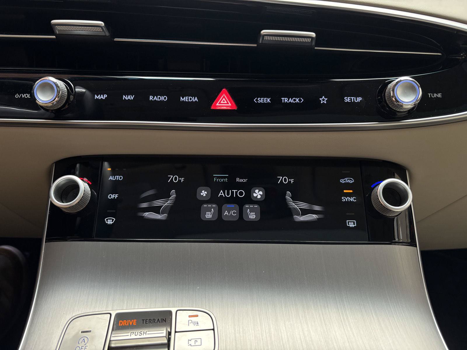 New 2026 Genesis GV70 2.5T Select AWD/4WD image 19