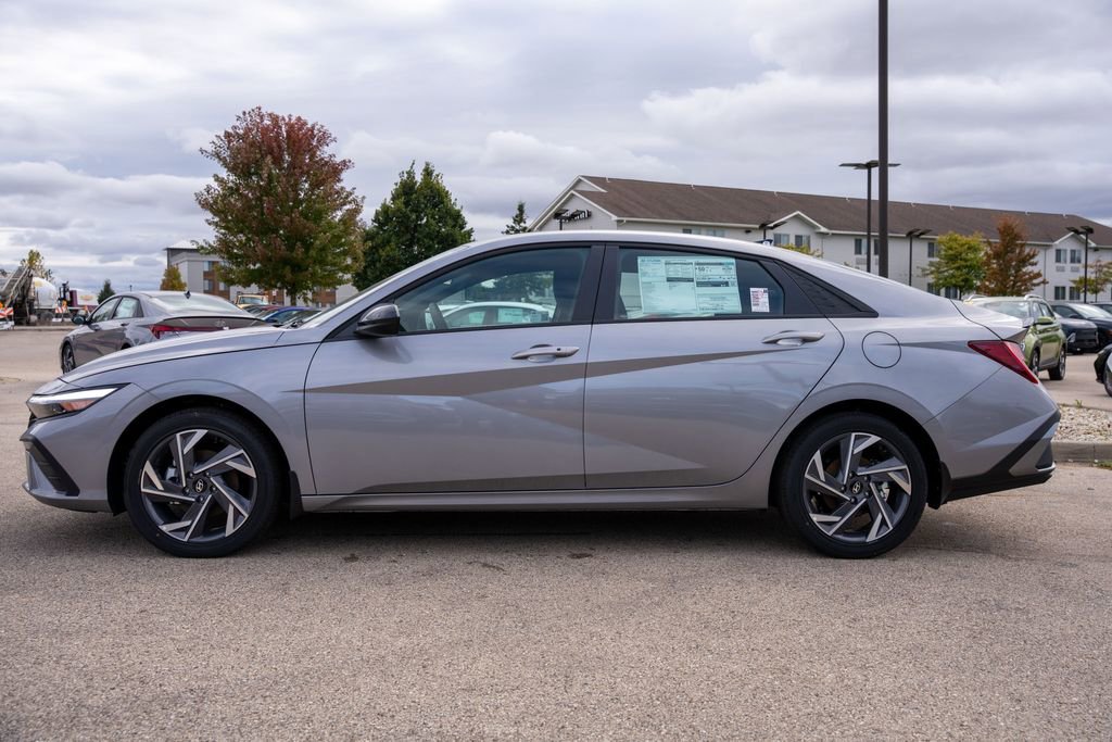 New 2025 Hyundai Elantra SEL image 4