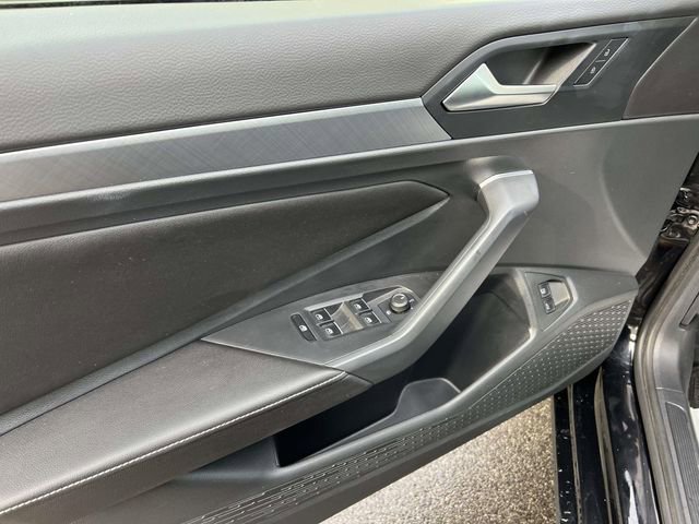 Certified 2023 Volkswagen Jetta SE w/ Panoramic Sunroof Package image 15