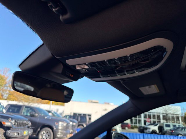Used 2021 Porsche Macan S AWD/4WD image 41