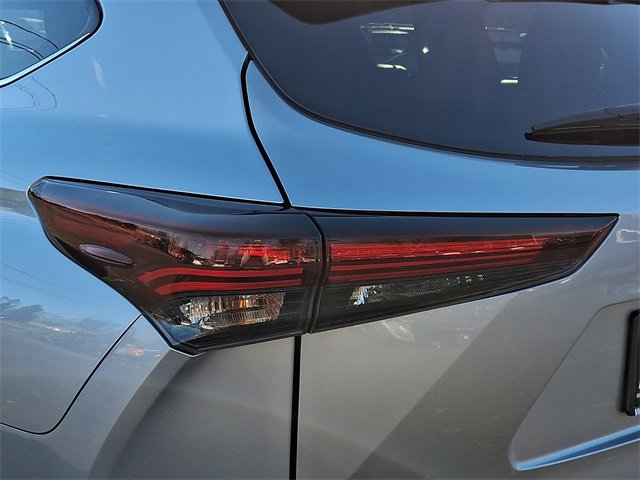 Used 2024 Toyota Highlander Limited image 10