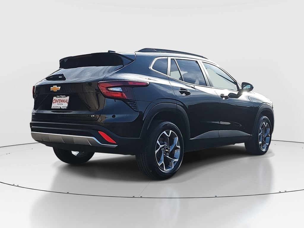 Used 2025 Chevrolet Trax LT w/ LT Convenience Package image 5