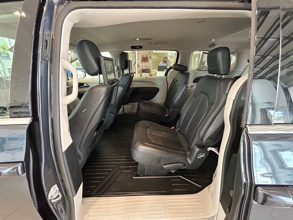 Used 2020 Chrysler Pacifica Touring-L Plus FWD image 47