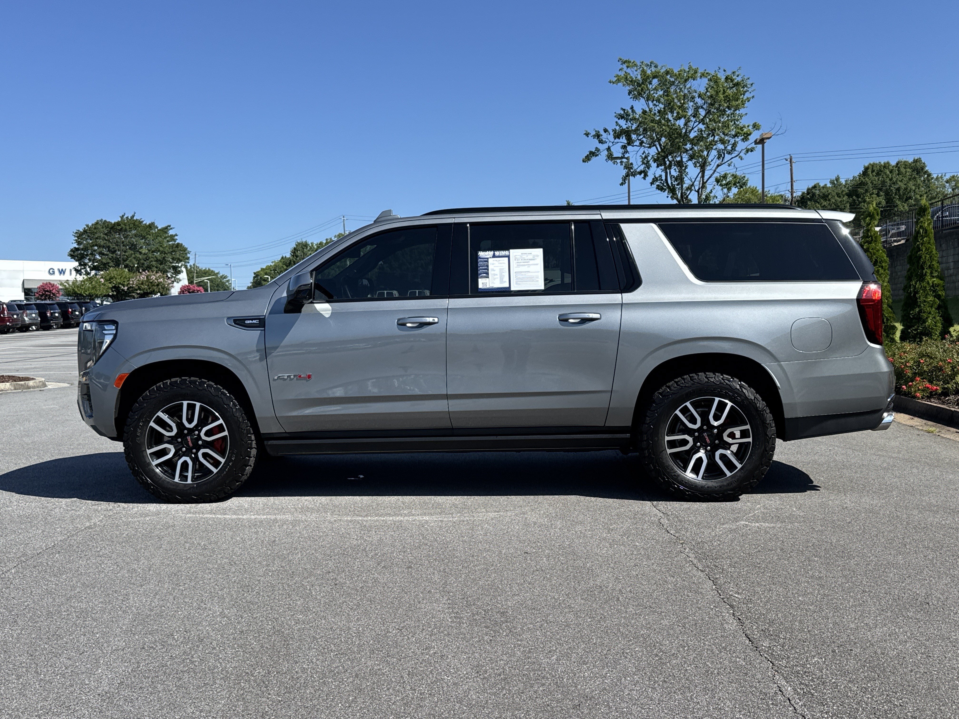 Used 2023 GMC Yukon XL AT4 w/ AT4 Premium Package AWD/4WD image 7