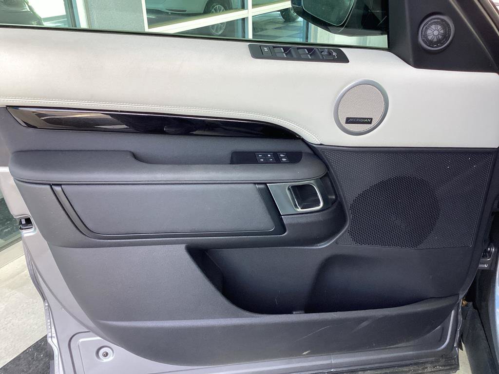 Used 2025 Land Rover Discovery S AWD/4WD image 24