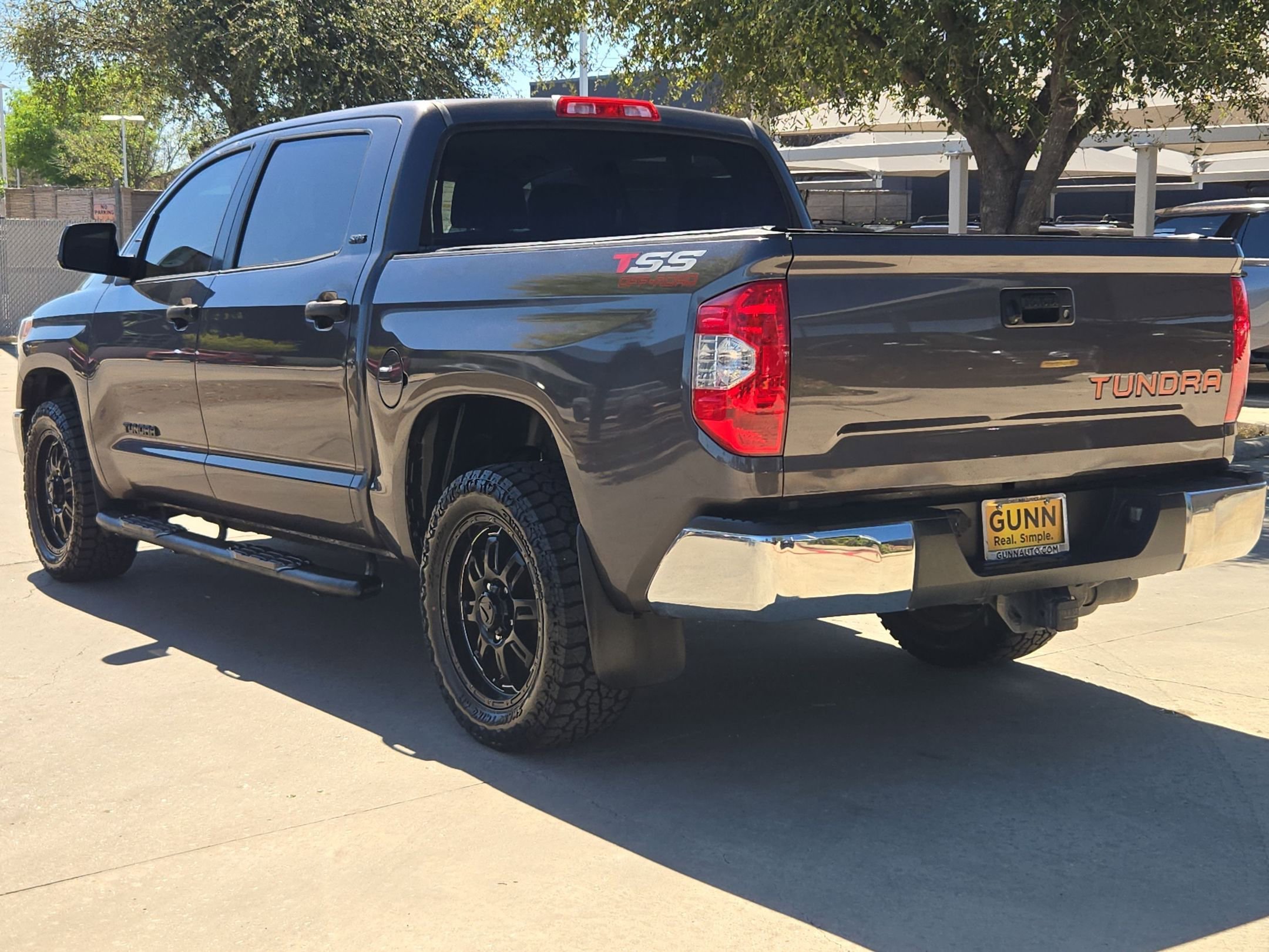 Used 2017 Toyota Tundra SR5 image 5