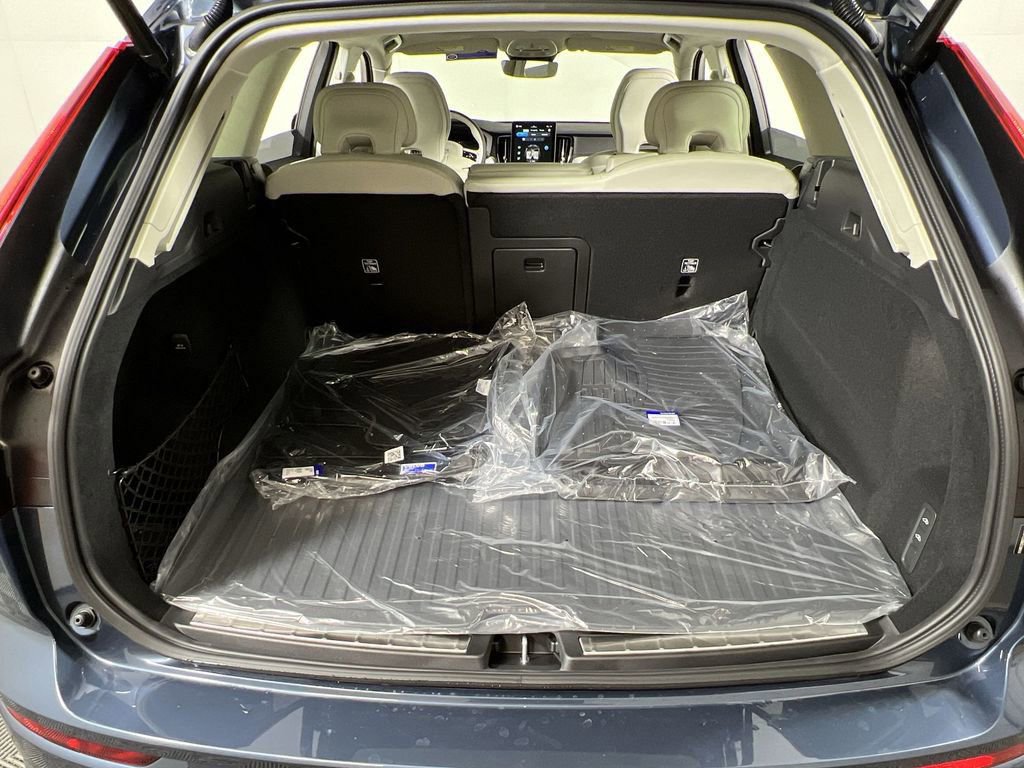 New 2026 Volvo XC60 B5 Ultra w/ Climate Package image 18