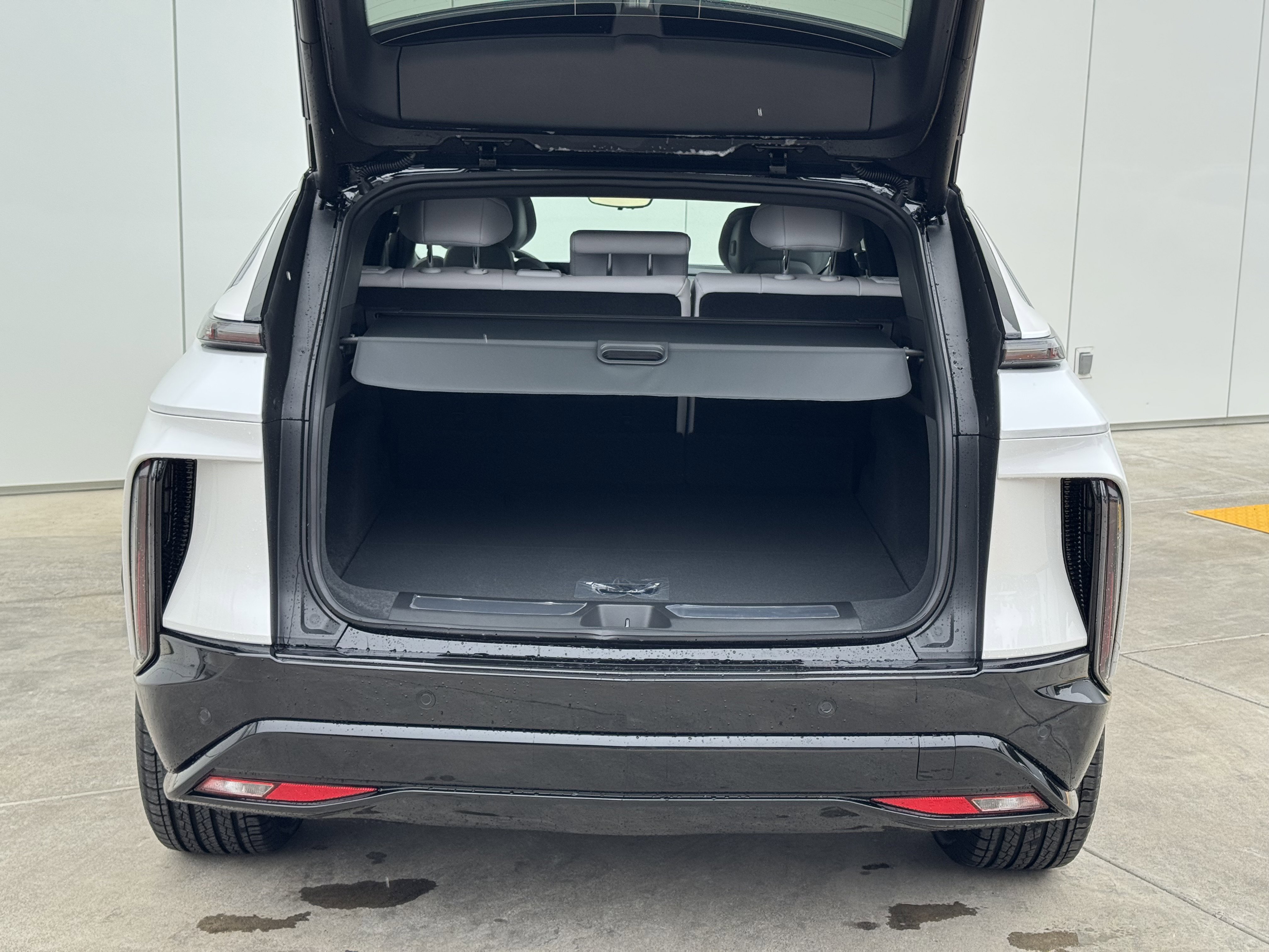 New 2025 Cadillac Lyriq Sport image 9