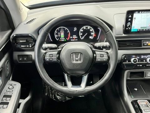 Used 2025 Honda Pilot Touring image 8