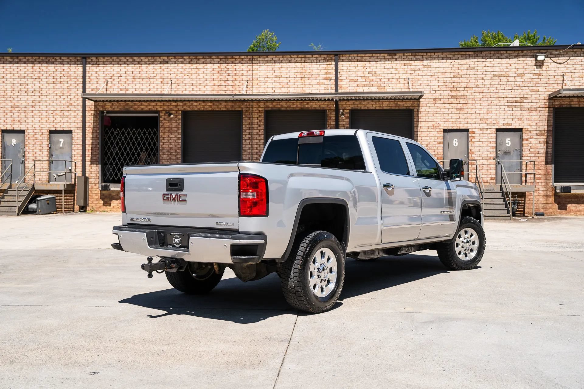Used 2015 GMC Sierra 2500 Denali w/ Duramax Plus Package AWD/4WD image 2