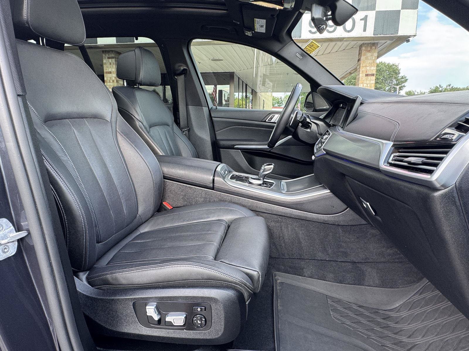 Used 2022 BMW X5 M50i w/ Executive Package AWD/4WD image 27