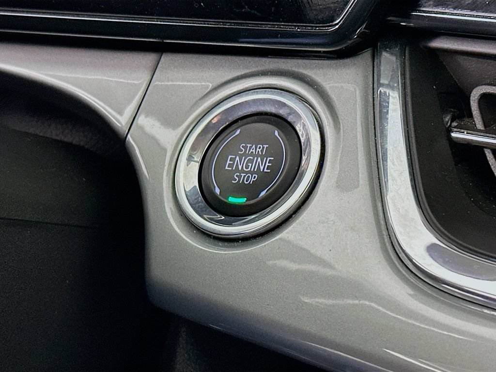 Used 2025 Chevrolet Trax LT FWD image 19