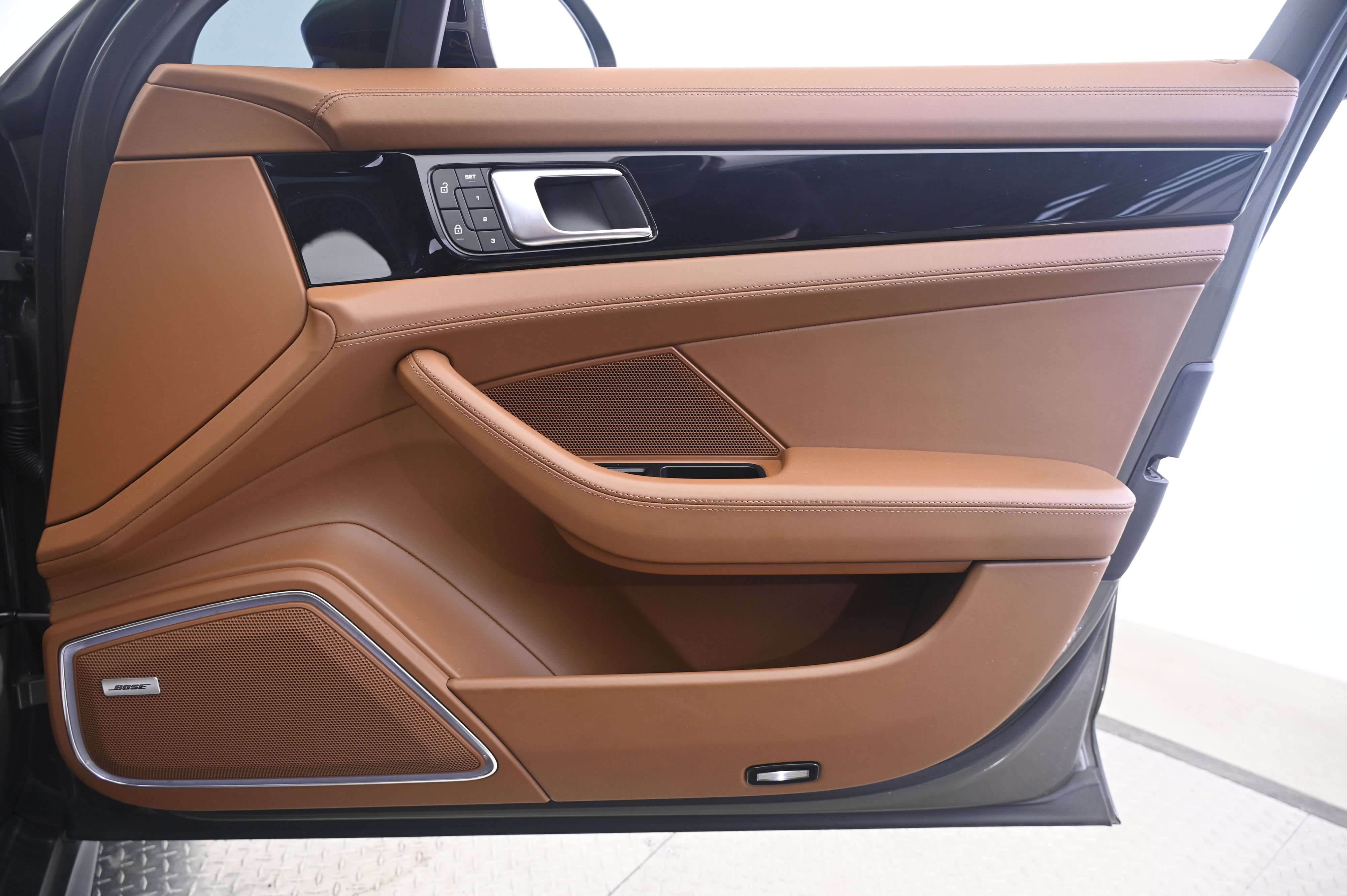 Certified 2023 Porsche Panamera 4S AWD/4WD image 20