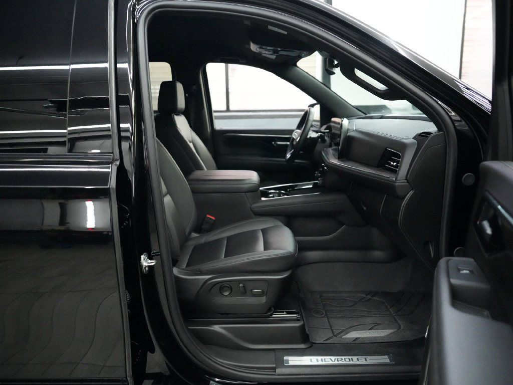 Used 2025 Chevrolet Tahoe Z71 w/ Comfort Package AWD/4WD image 38