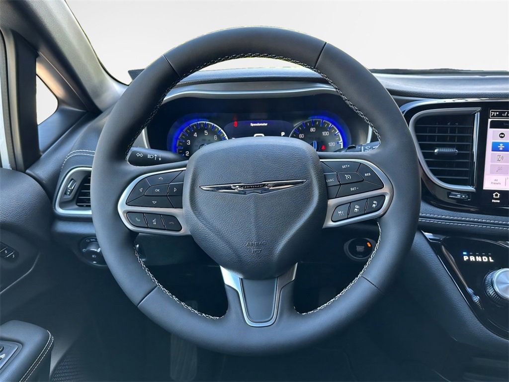 New 2026 Chrysler Pacifica Select image 8