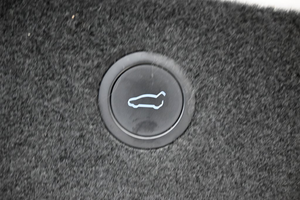 Used 2024 Tesla Model X AWD/4WD image 6