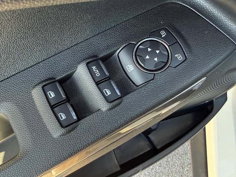 Used 2020 Ford EcoSport SE w/ SE Convenience Package image 15
