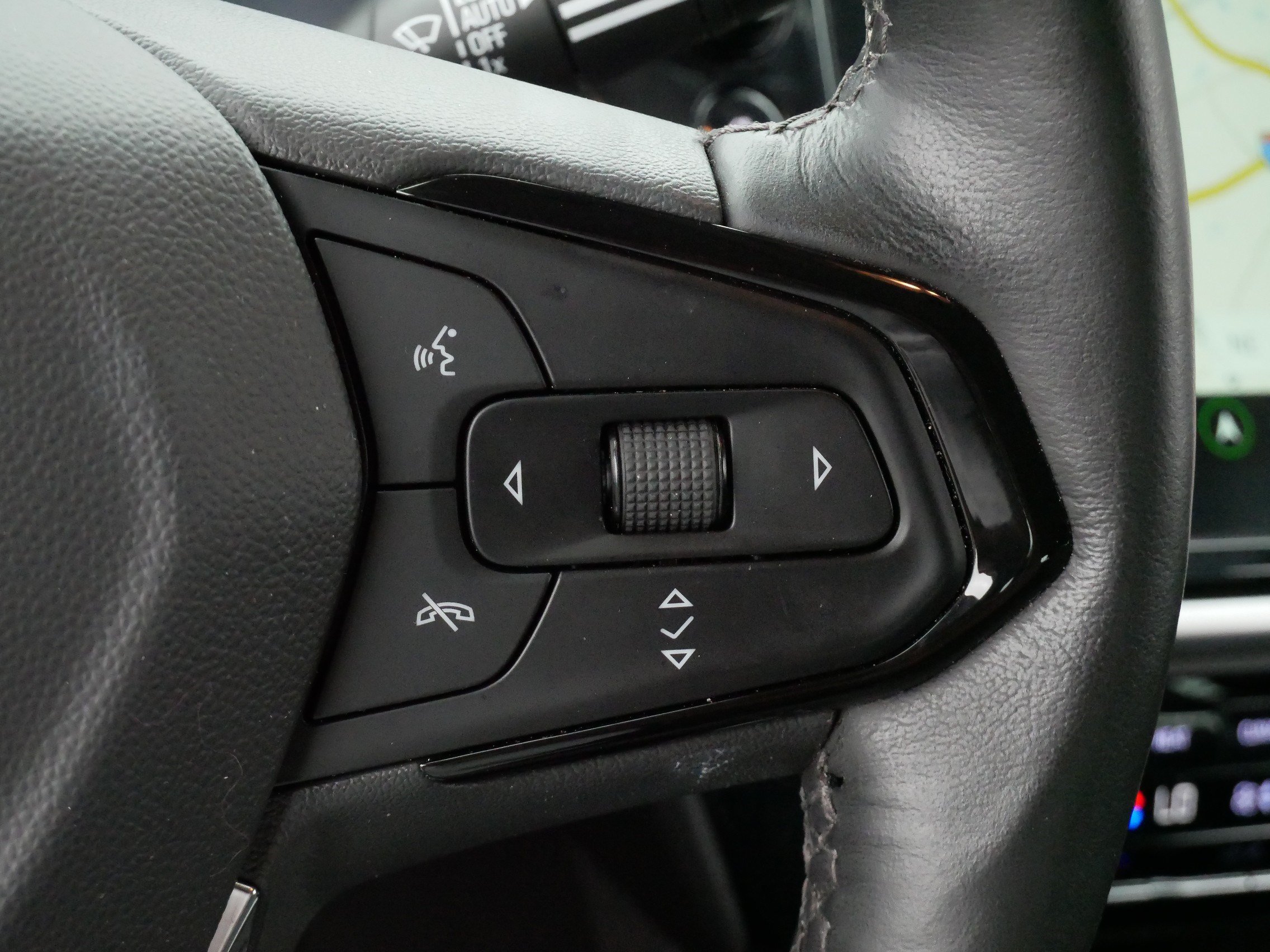 Used 2023 Chevrolet Bolt EUV Premier w/ Sun & Sound Package FWD image 25