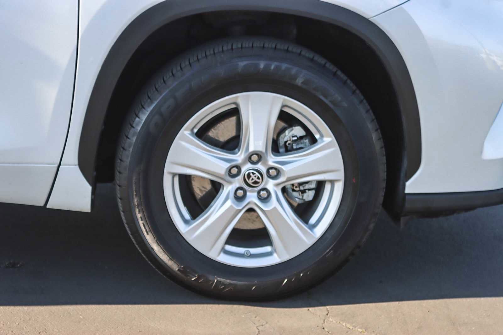 Used 2023 Toyota Highlander L image 9