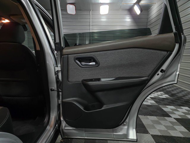 Used 2022 Nissan Rogue SV image 32