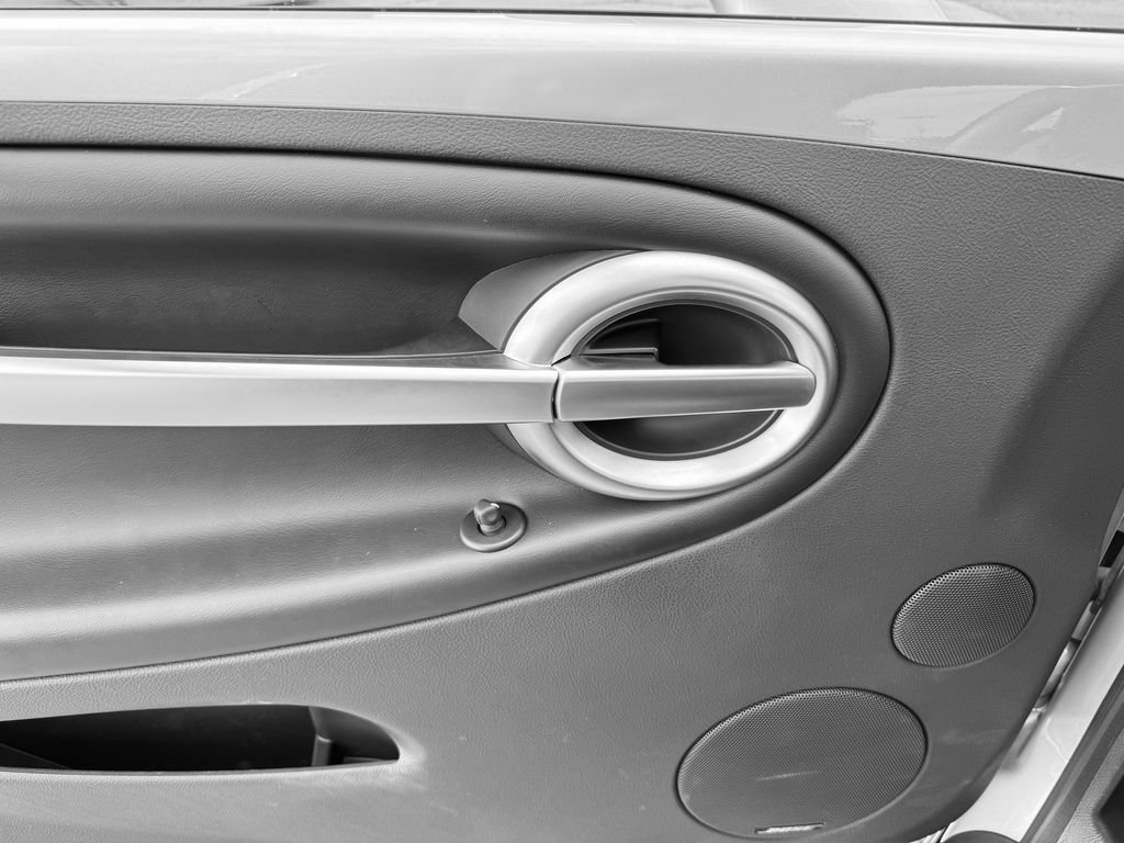 Used 2004 Chevrolet SSR Base w/ Preferred Equipment Group image 16