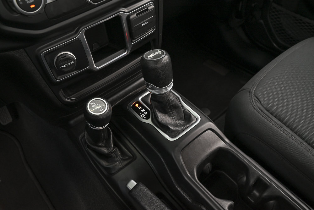 Used 2020 Jeep Wrangler Sport AWD/4WD image 21