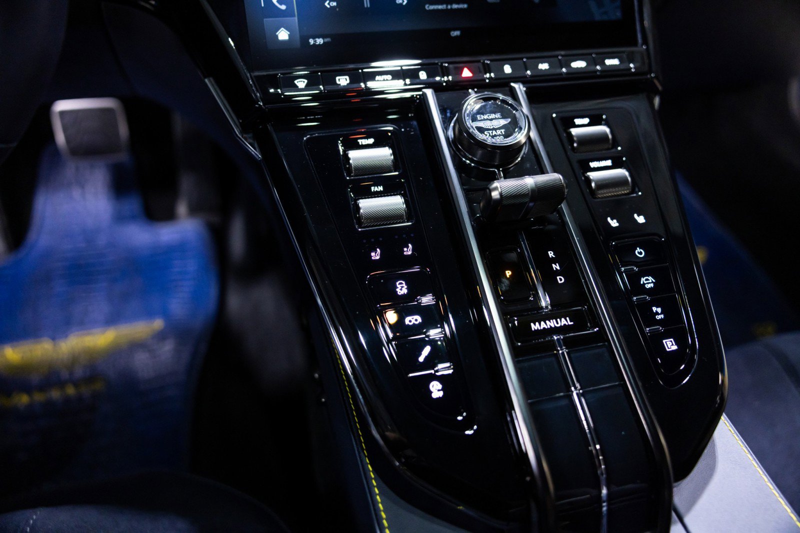 Used 2025 Aston Martin V8 Vantage Coupe image 41