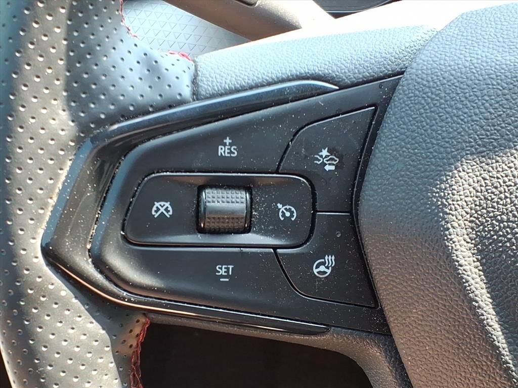 Used 2026 Chevrolet Trax RS w/ Sunroof Package FWD image 13