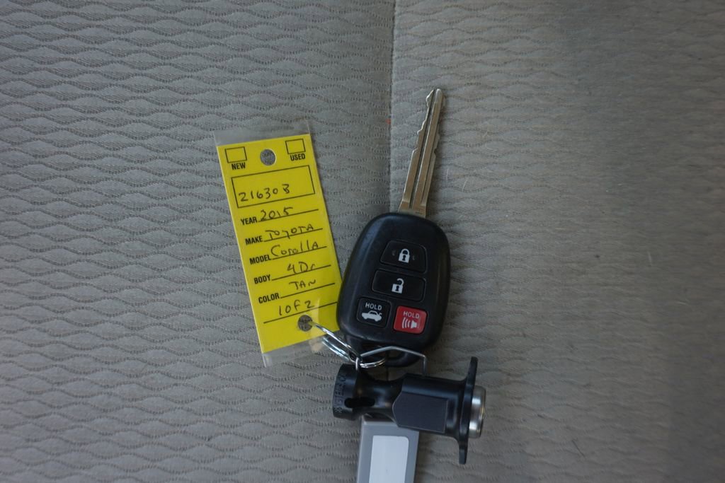 Used 2015 Toyota Corolla LE FWD image 19