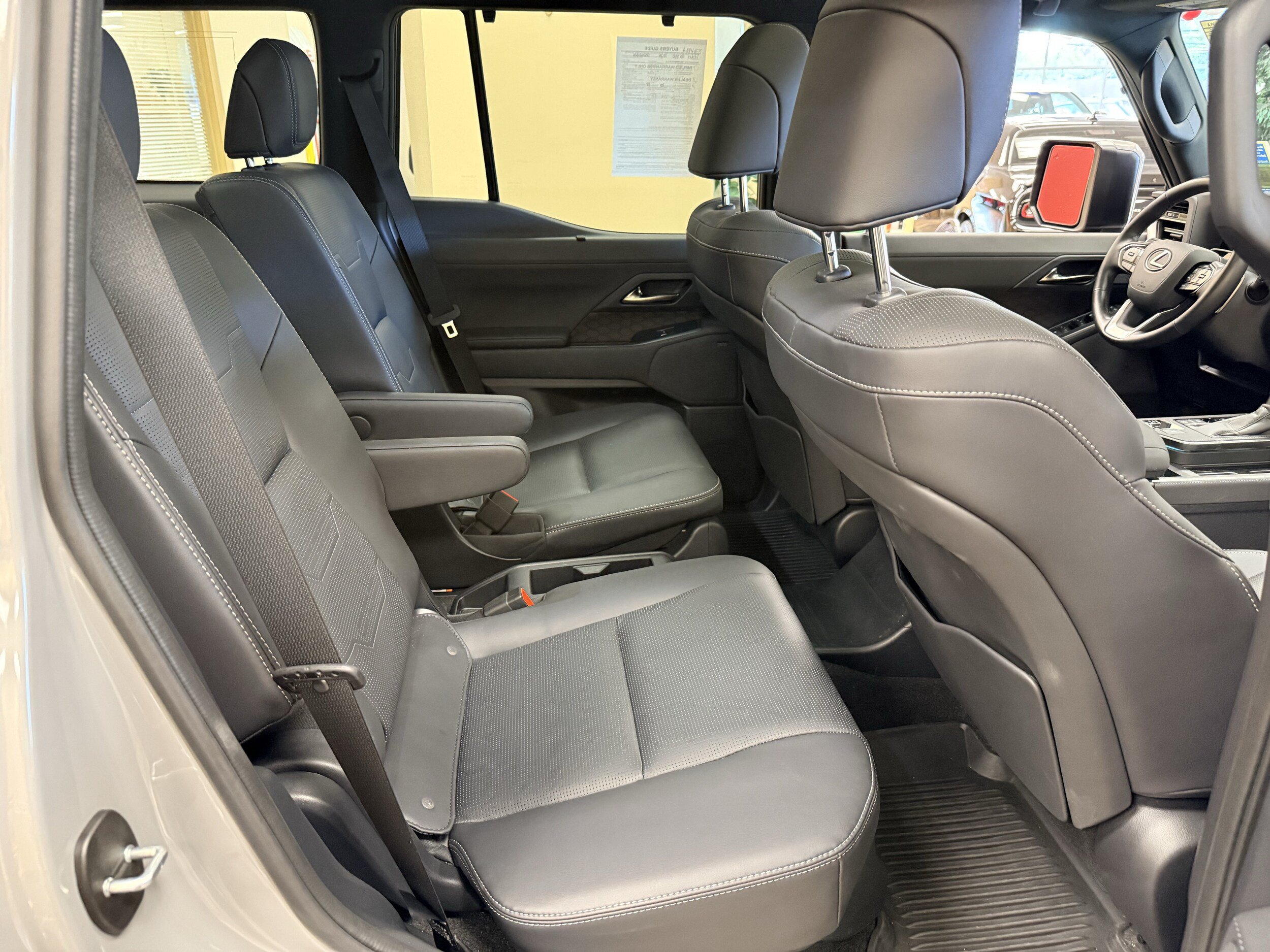 Used 2025 Lexus GX 550 w/ Accessory Package (2T) AWD/4WD image 26