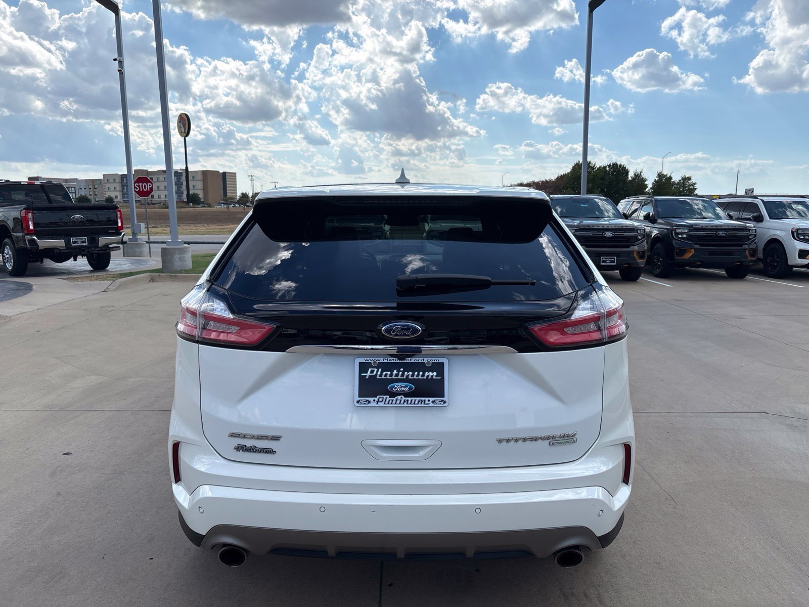 Used 2020 Ford Edge Titanium w/ Equipment Group 301A FWD image 4