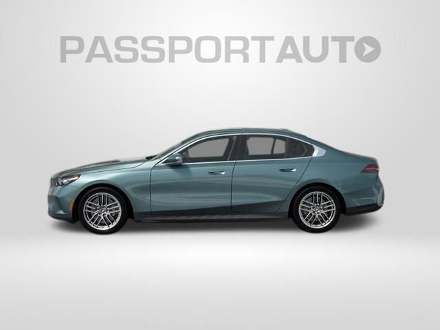 Used 2025 BMW 530i xDrive w/ Premium Package image 5