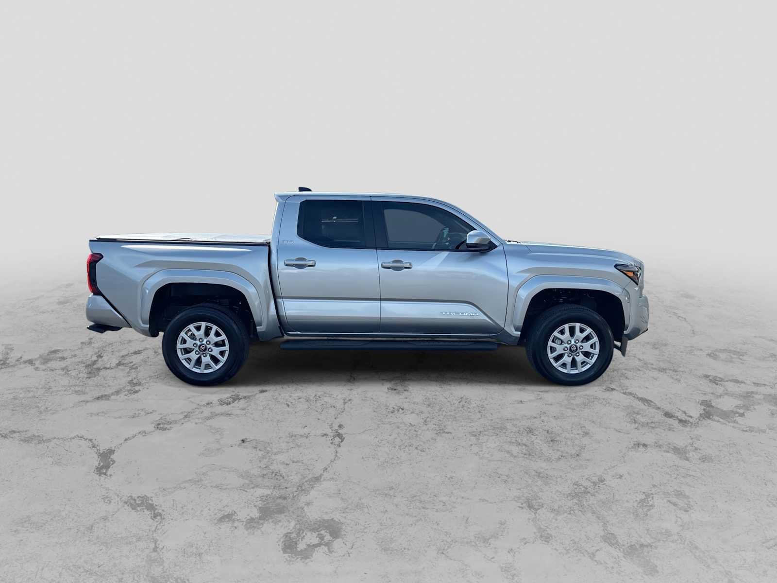 Used 2024 Toyota Tacoma SR5 AWD/4WD image 9