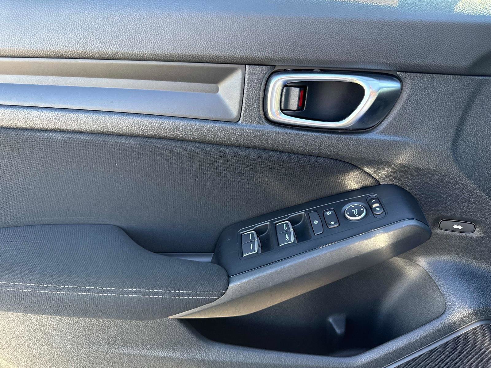 Used 2023 Honda Civic Sport image 17