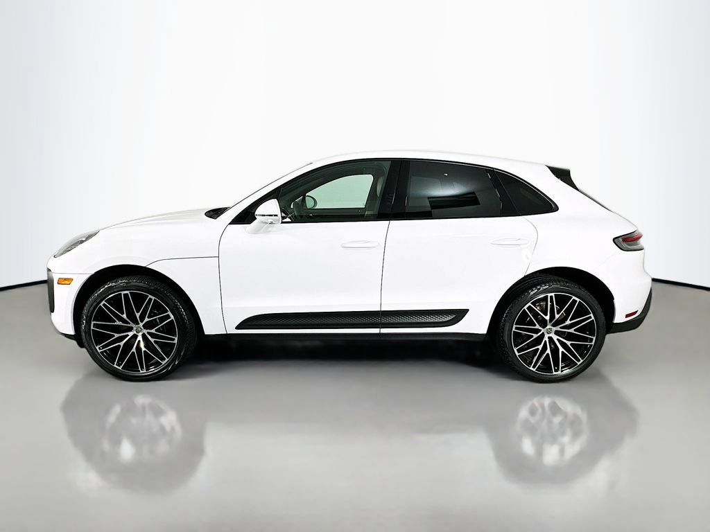 Used 2025 Porsche Macan image 2