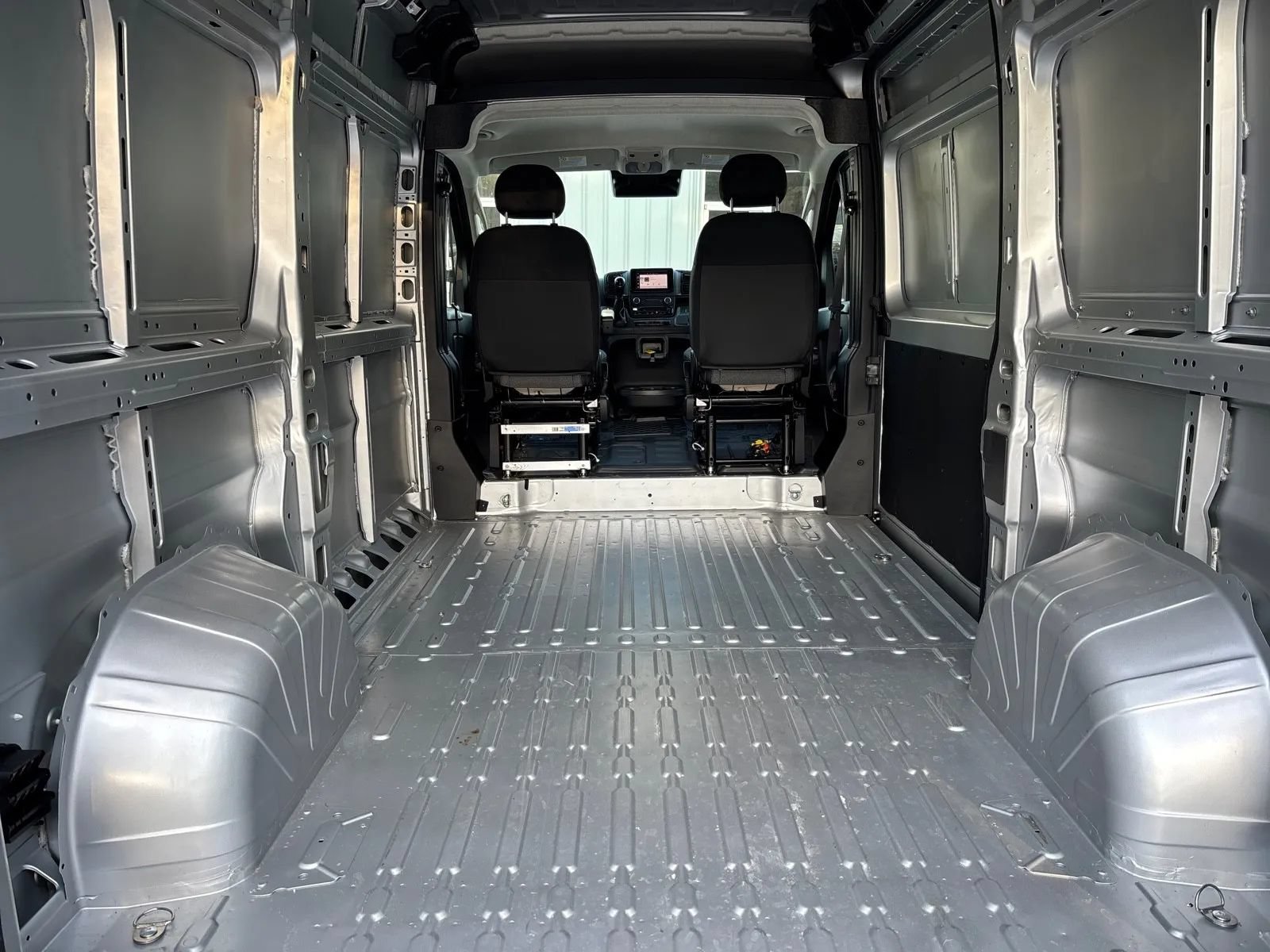 Used 2025 RAM ProMaster 3500 FWD image 10