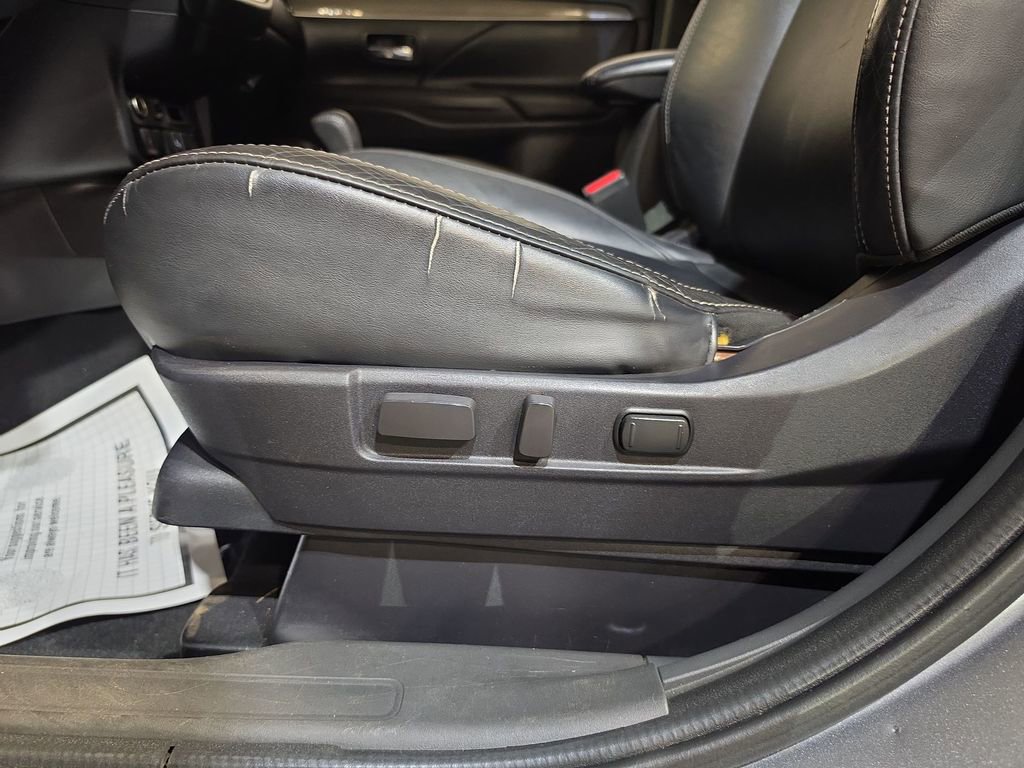 Used 2020 Mitsubishi Outlander SEL AWD/4WD image 14