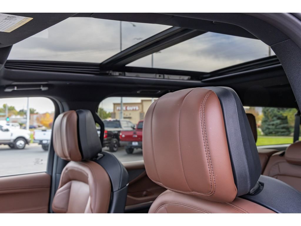 Used 2025 Lincoln Navigator L Reserve image 19