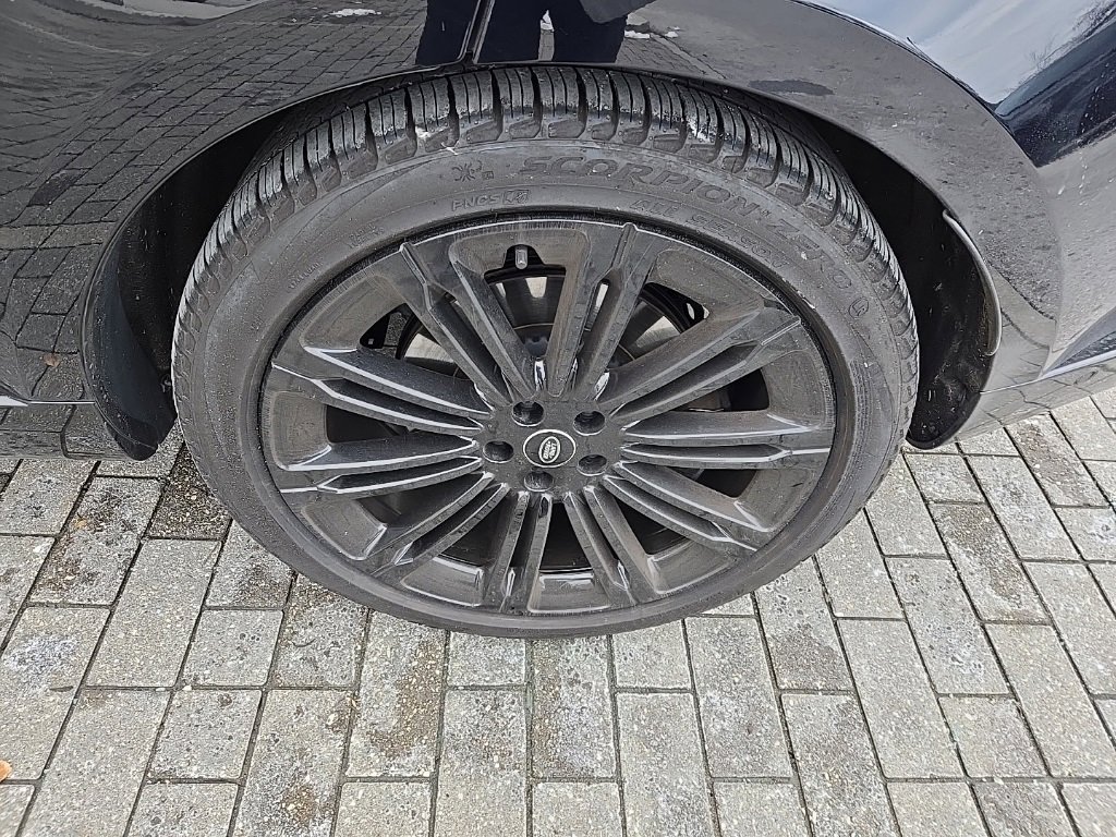 Used 2024 Land Rover Range Rover Long Wheelbase Autobiography image 9