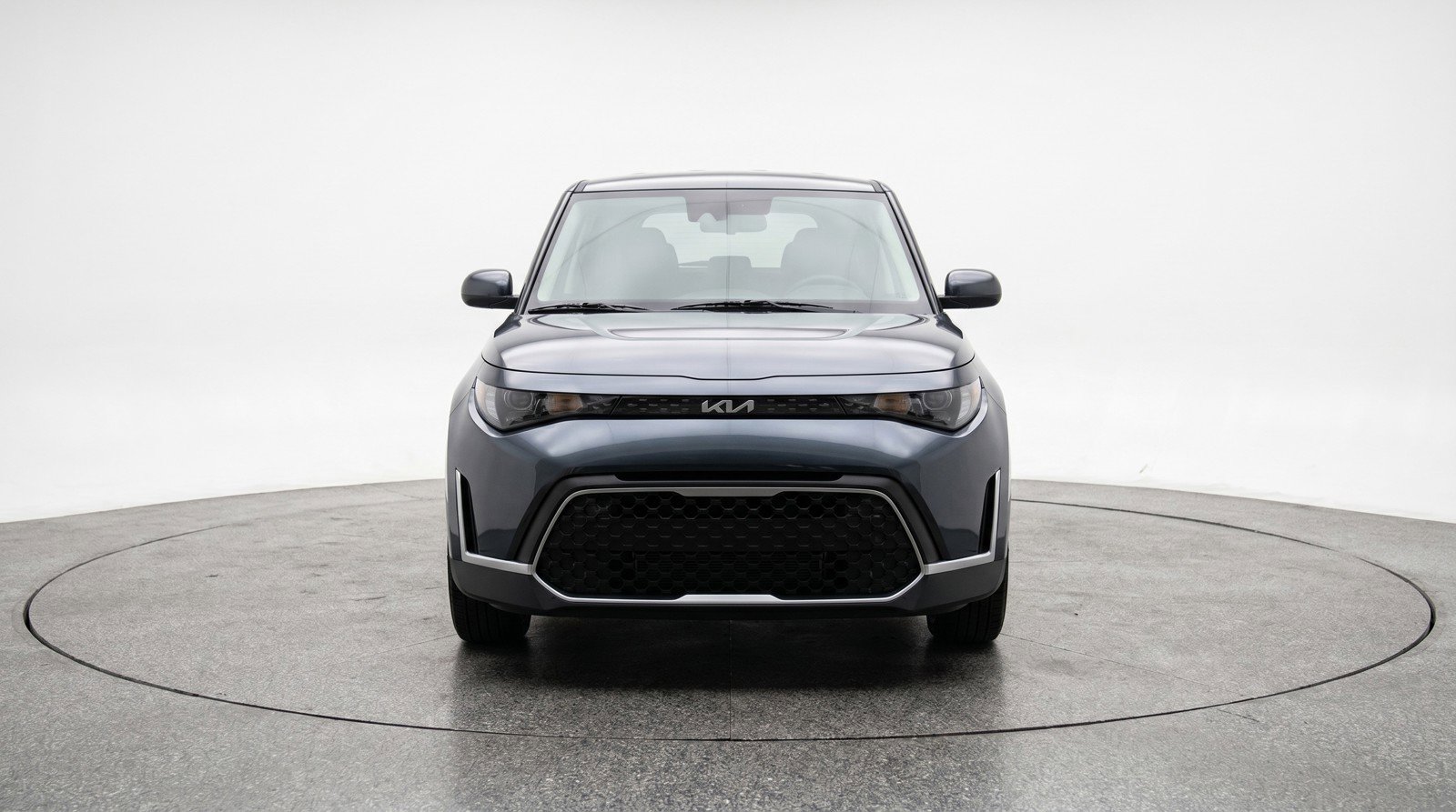Used 2025 Kia Soul LX w/ LX Technology Package FWD image 2